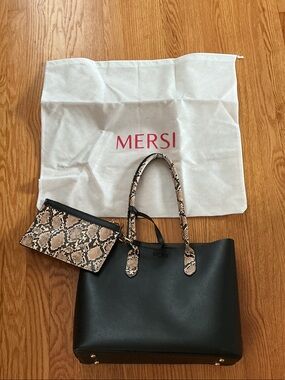 Mersi Isabel Bucket Style Snake Print Vegan Bag W/Protective Bag and extra bag